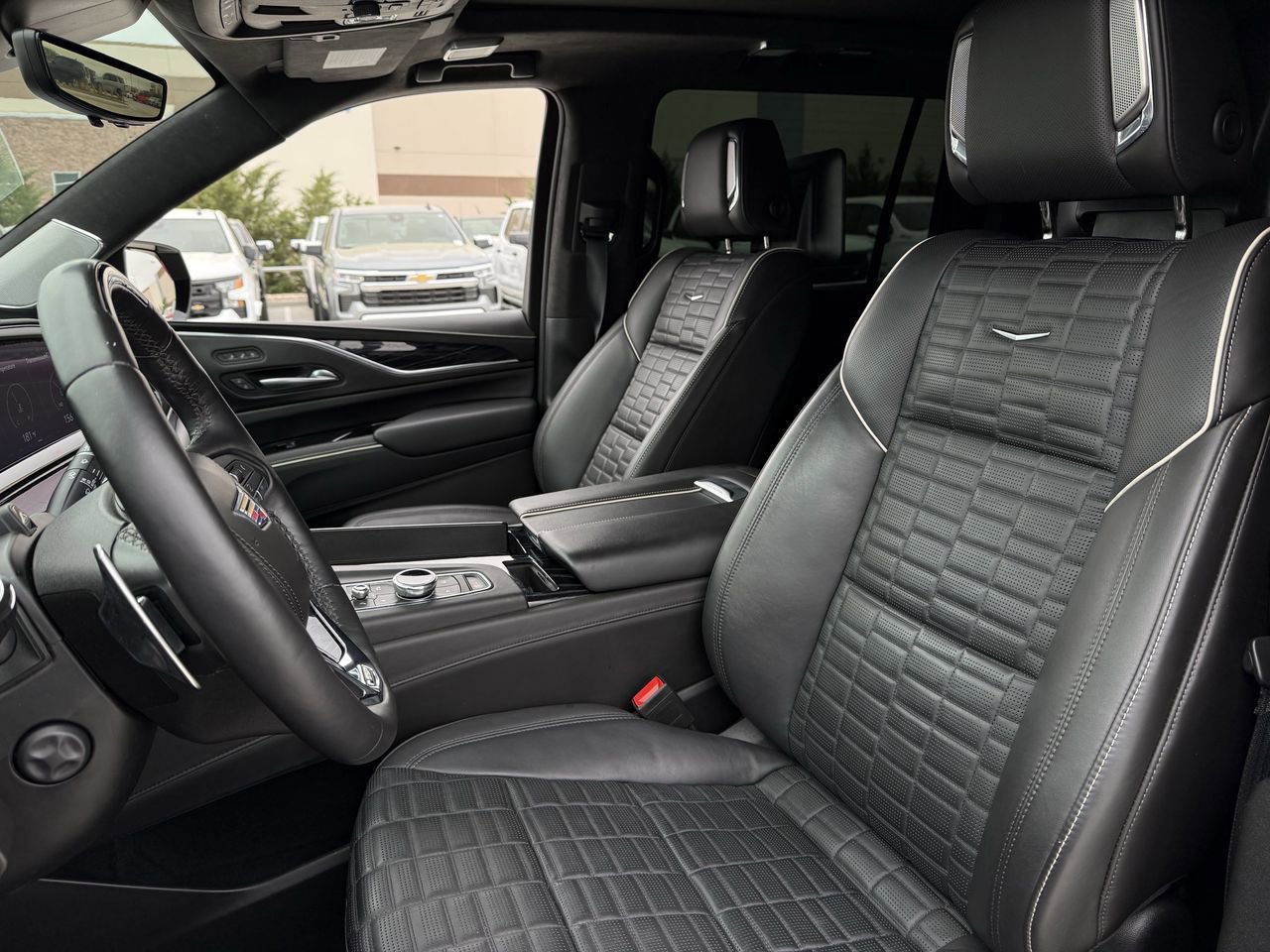 Used 2023 Cadillac Escalade ESV V w/ LPO, ONYX Package image 20