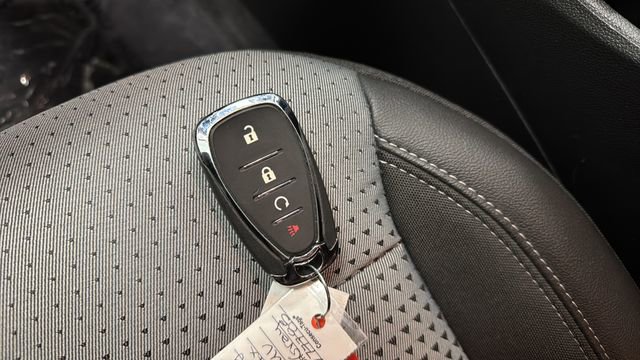 Used 2025 Chevrolet Trax LT FWD image 20