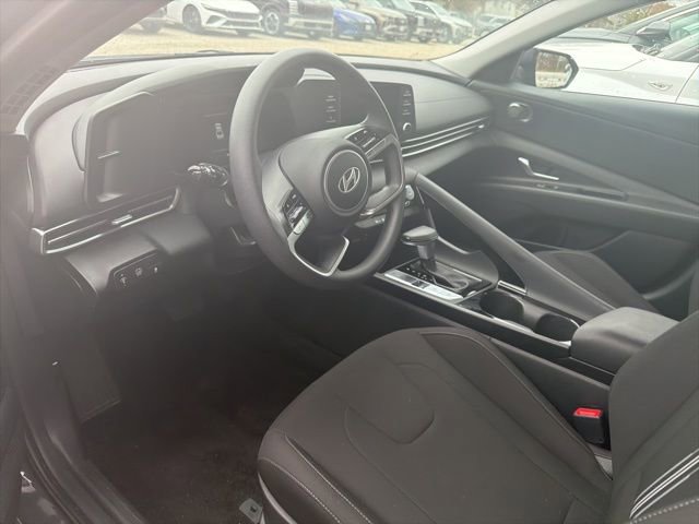 Used 2025 Hyundai Elantra Blue image 12