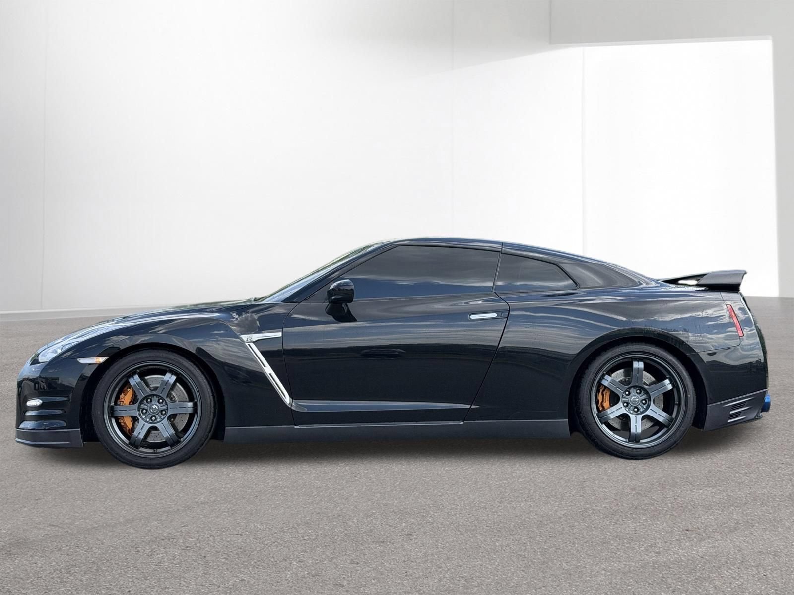 Used 2015 Nissan GT-R Black Edition AWD/4WD image 2