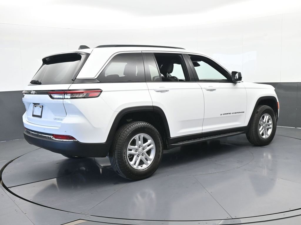 Used 2025 Jeep Grand Cherokee Laredo image 6