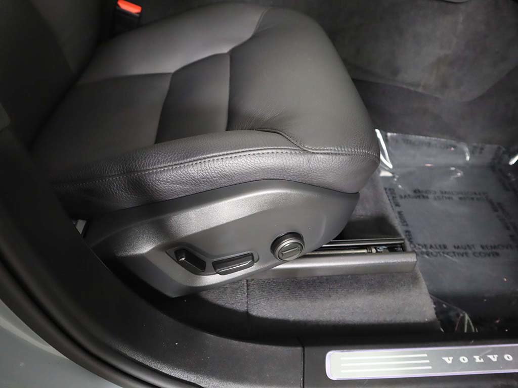 Used 2025 Volvo XC90 B6 Plus w/ Protection Package Premier AWD/4WD image 36