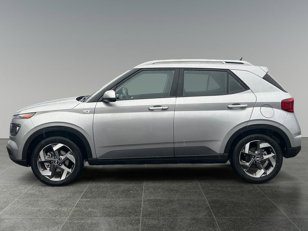 Used 2025 Hyundai Venue SEL image 4
