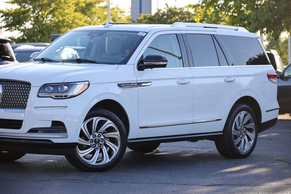 Used 2022 Lincoln Navigator Reserve AWD/4WD image 14