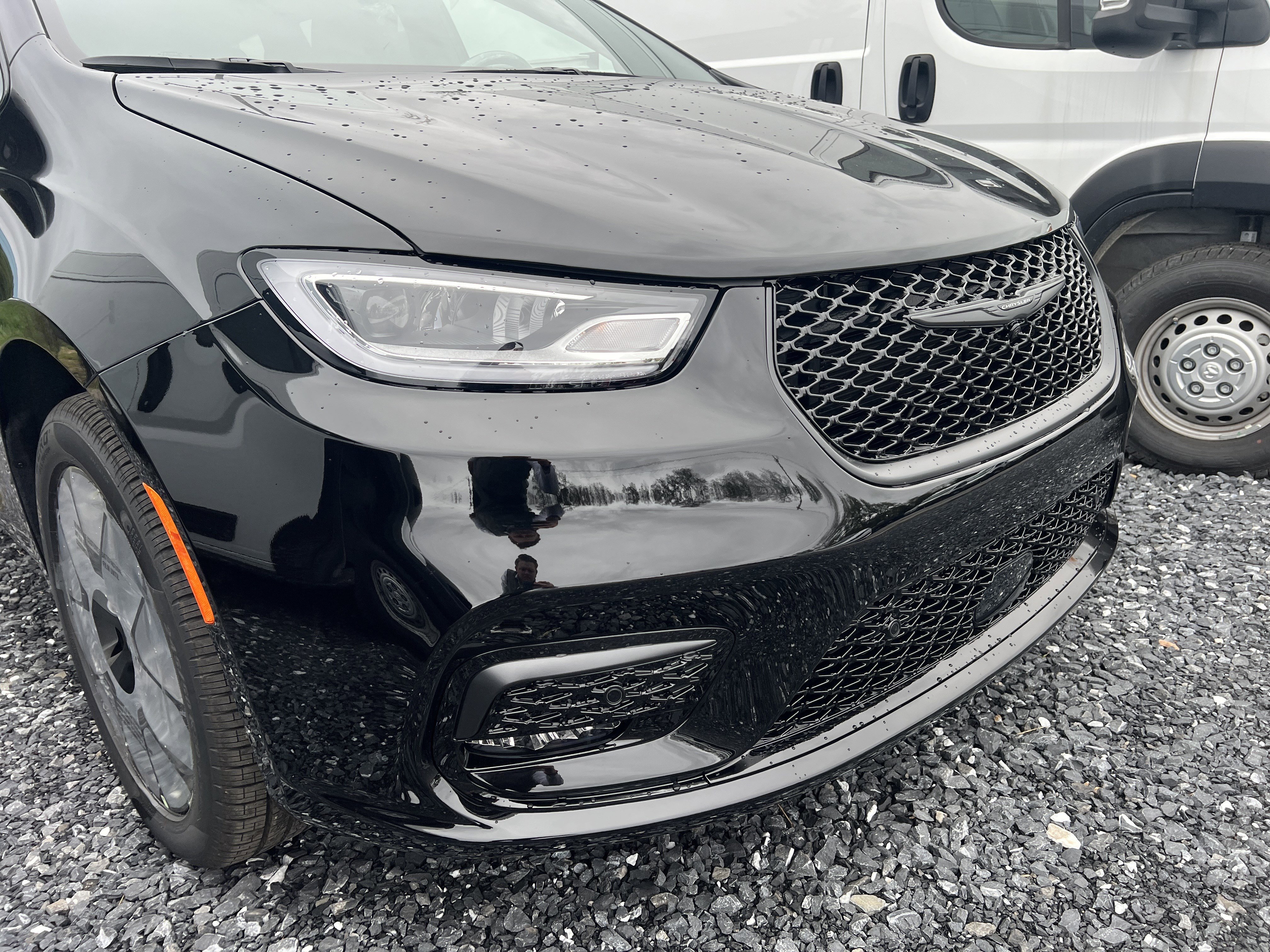 New 2026 Chrysler Pacifica Limited w/ S Appearance Package image 2