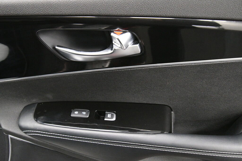 Used 2017 Kia Sorento SX image 32