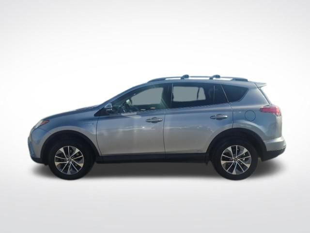 Used 2018 Toyota RAV4 LE image 9