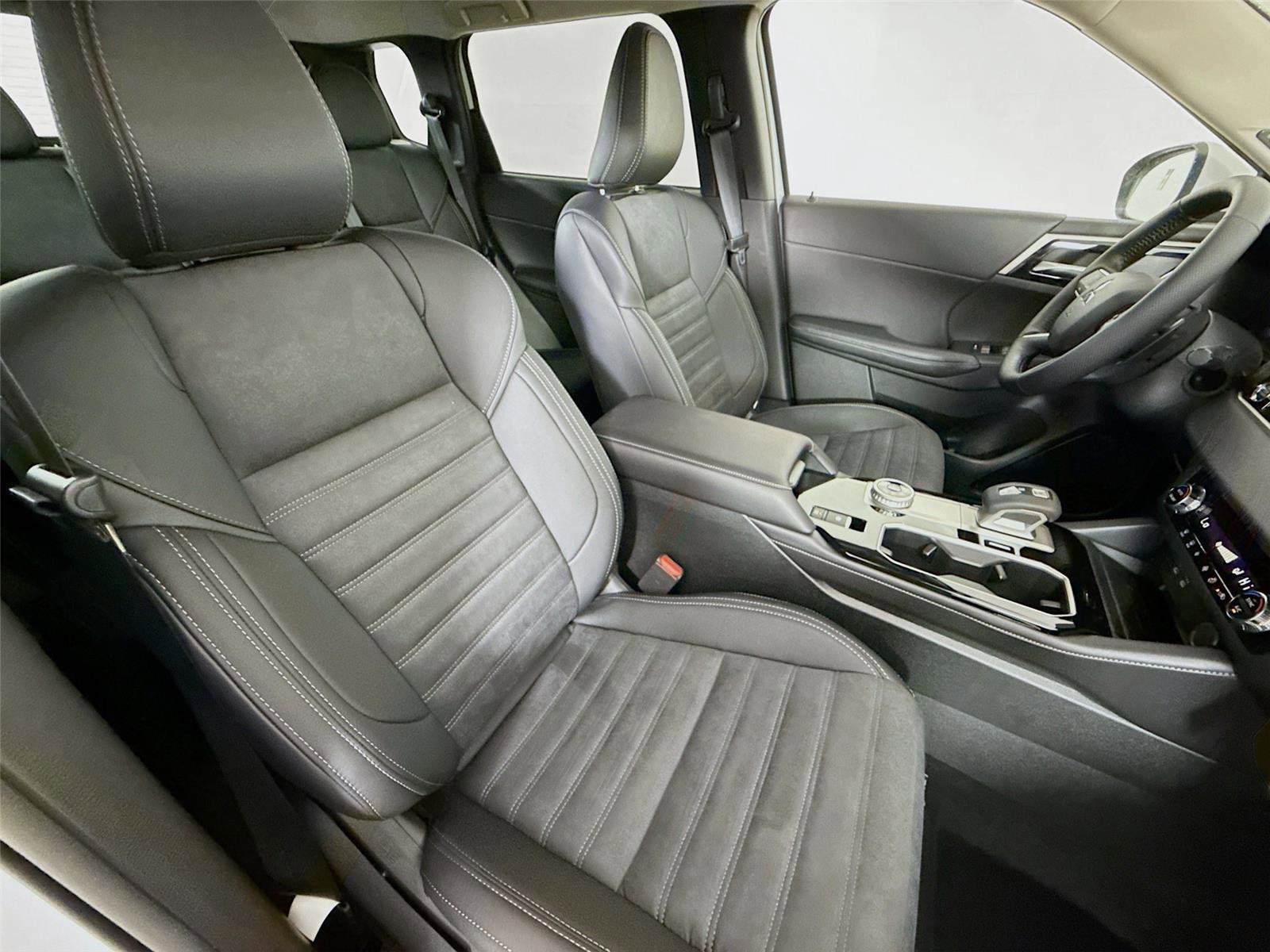 New 2026 Mitsubishi Outlander SE image 22