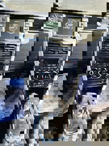 Used 2019 Land Rover Discovery Sport SE image 34