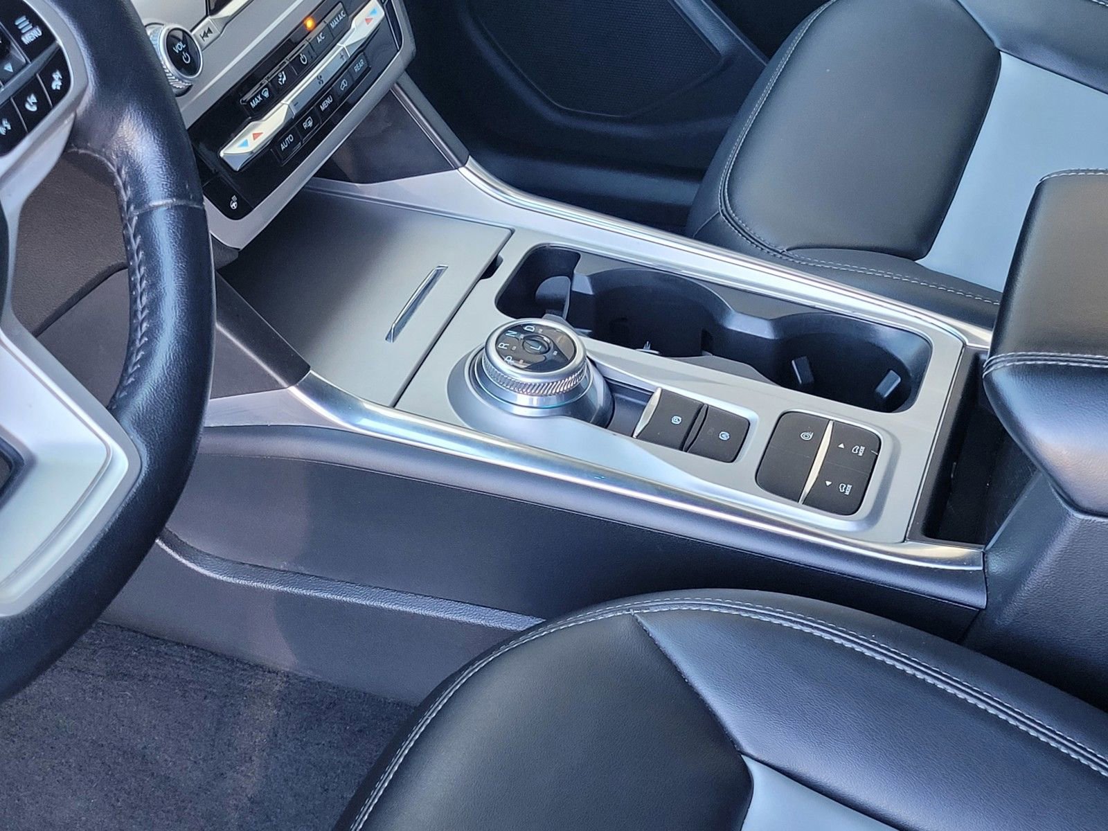 Used 2023 Ford Explorer XLT w/ Equipment Group 202A image 20