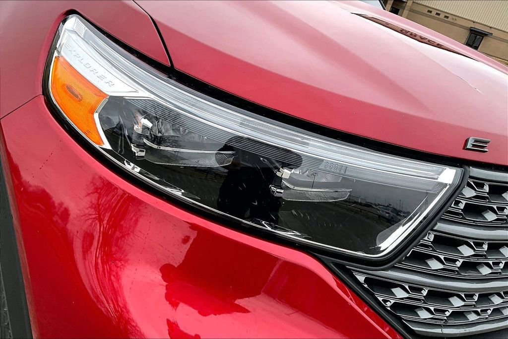 Used 2024 Ford Explorer XLT w/ Equipment Group 202A image 27