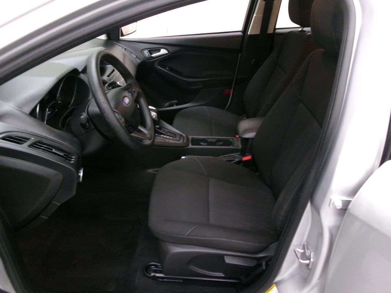 Used 2016 Ford Focus SE FWD image 13