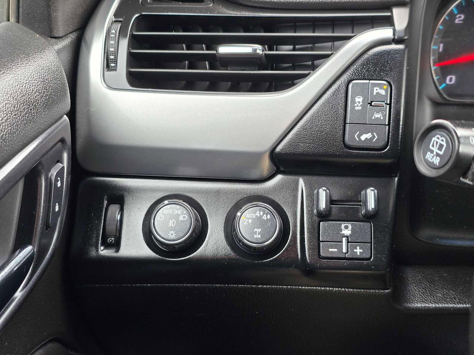 Used 2019 Chevrolet Suburban Premier w/ RST 6.2L Performance Edition image 31