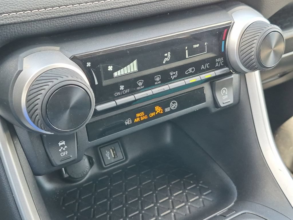 Used 2025 Toyota RAV4 LE AWD/4WD image 21