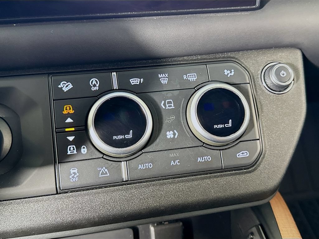 Used 2022 Land Rover Defender 110 X AWD/4WD image 17