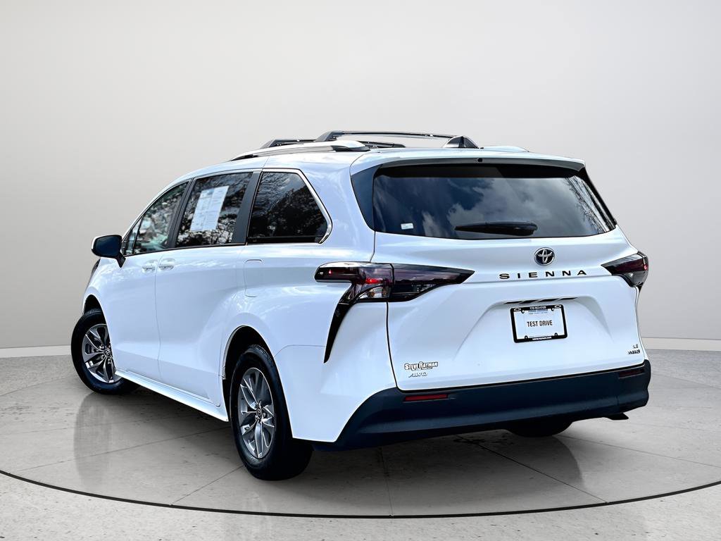 Used 2023 Toyota Sienna LE image 10