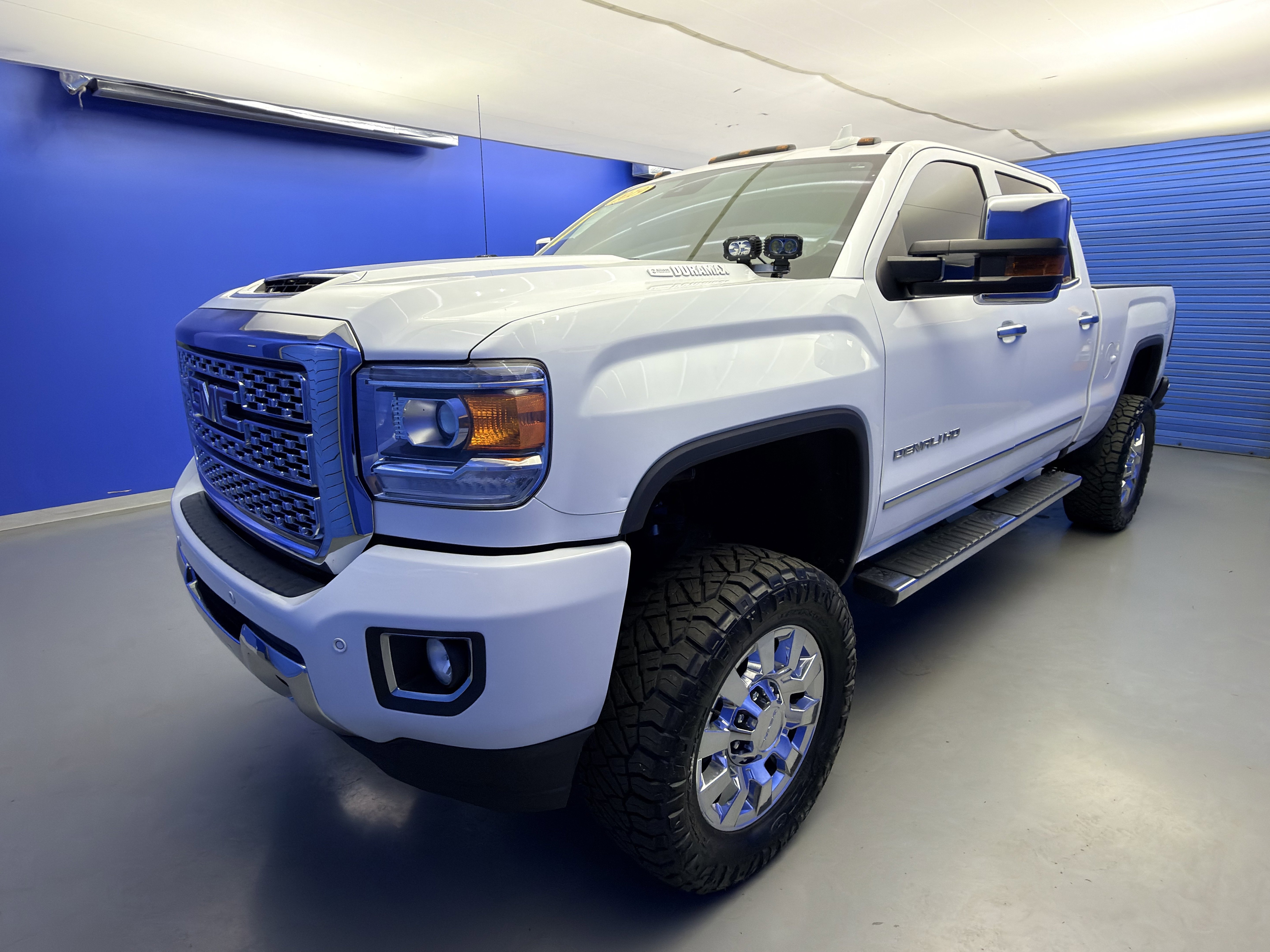 Used 2019 GMC Sierra 2500 Denali w/ Duramax Plus Package AWD/4WD image 4