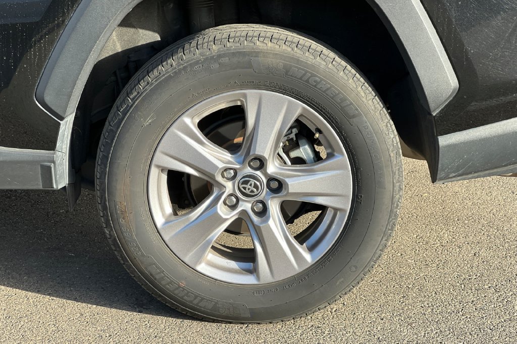 Certified 2025 Toyota RAV4 XLE AWD/4WD image 5
