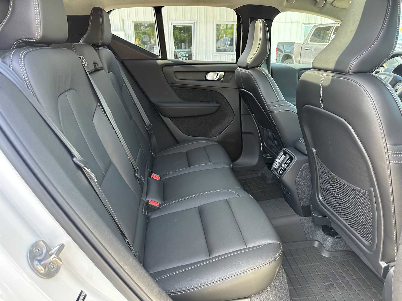 Used 2025 Volvo XC40 B5 Core w/ Protection Package Premier AWD/4WD image 12
