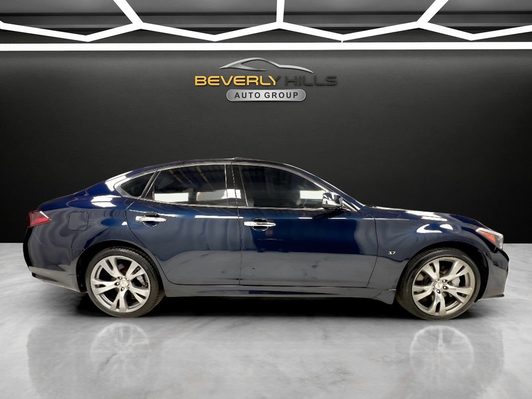 Used 2018 INFINITI Q70 Luxe w/ Sport Package AWD/4WD image 6
