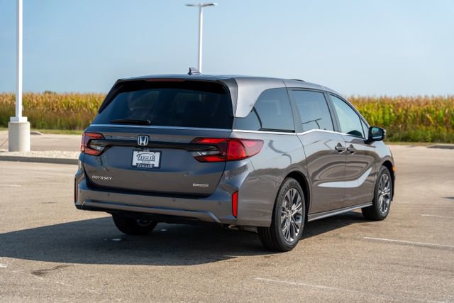 New 2026 Honda Odyssey Touring image 7
