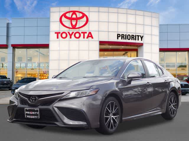 Used 2023 Toyota Camry SE w/ Cold Weather Package FWD image 1