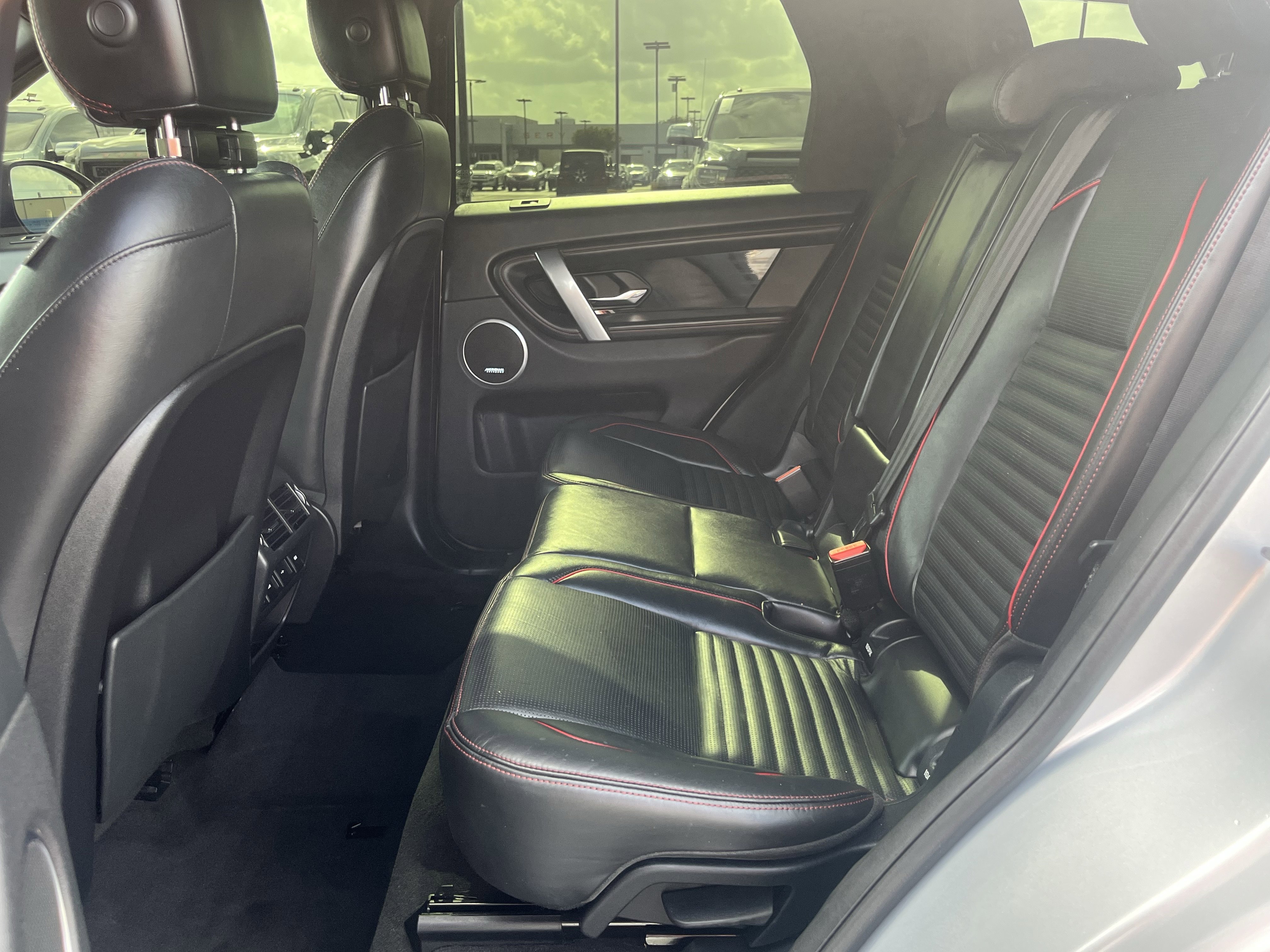 Used 2020 Land Rover Discovery Sport SE R-Dynamic AWD/4WD image 32