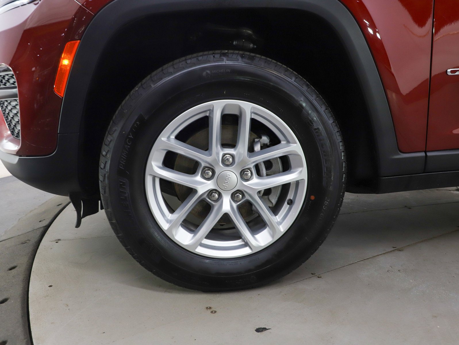 Used 2023 Jeep Grand Cherokee Laredo w/ Luxury Tech Group I image 24