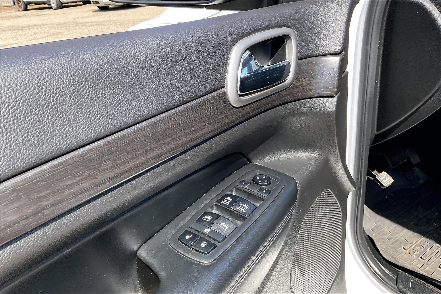 Used 2018 Jeep Grand Cherokee Altitude image 32