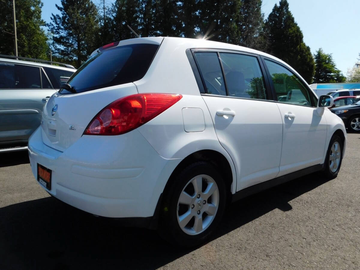 Used 2008 Nissan Versa Hatchback w/ Convenience Pkg FWD image 2
