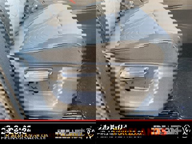 New 2025 Volkswagen Tiguan SE image 46