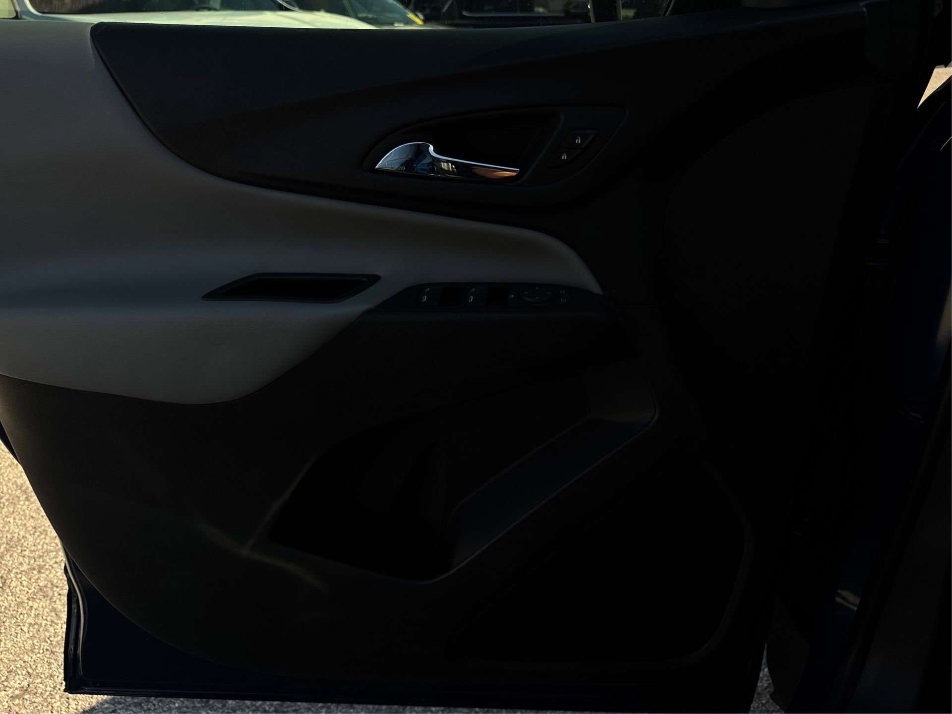 Used 2023 Chevrolet Equinox LS image 25