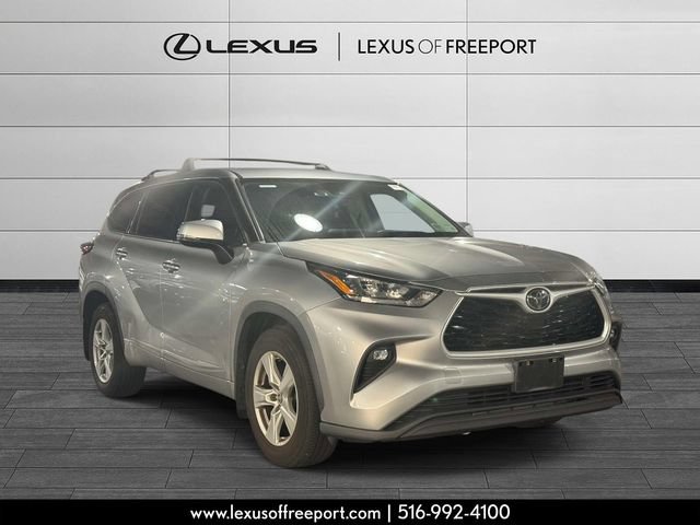 Used 2020 Toyota Highlander LE AWD/4WD image 1
