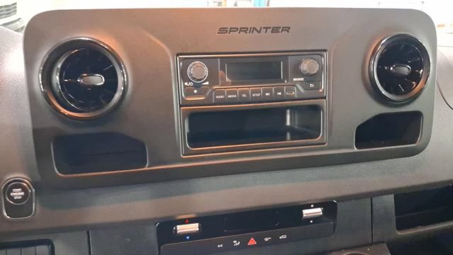 Used 2024 Mercedes-Benz Sprinter 2500 image 10