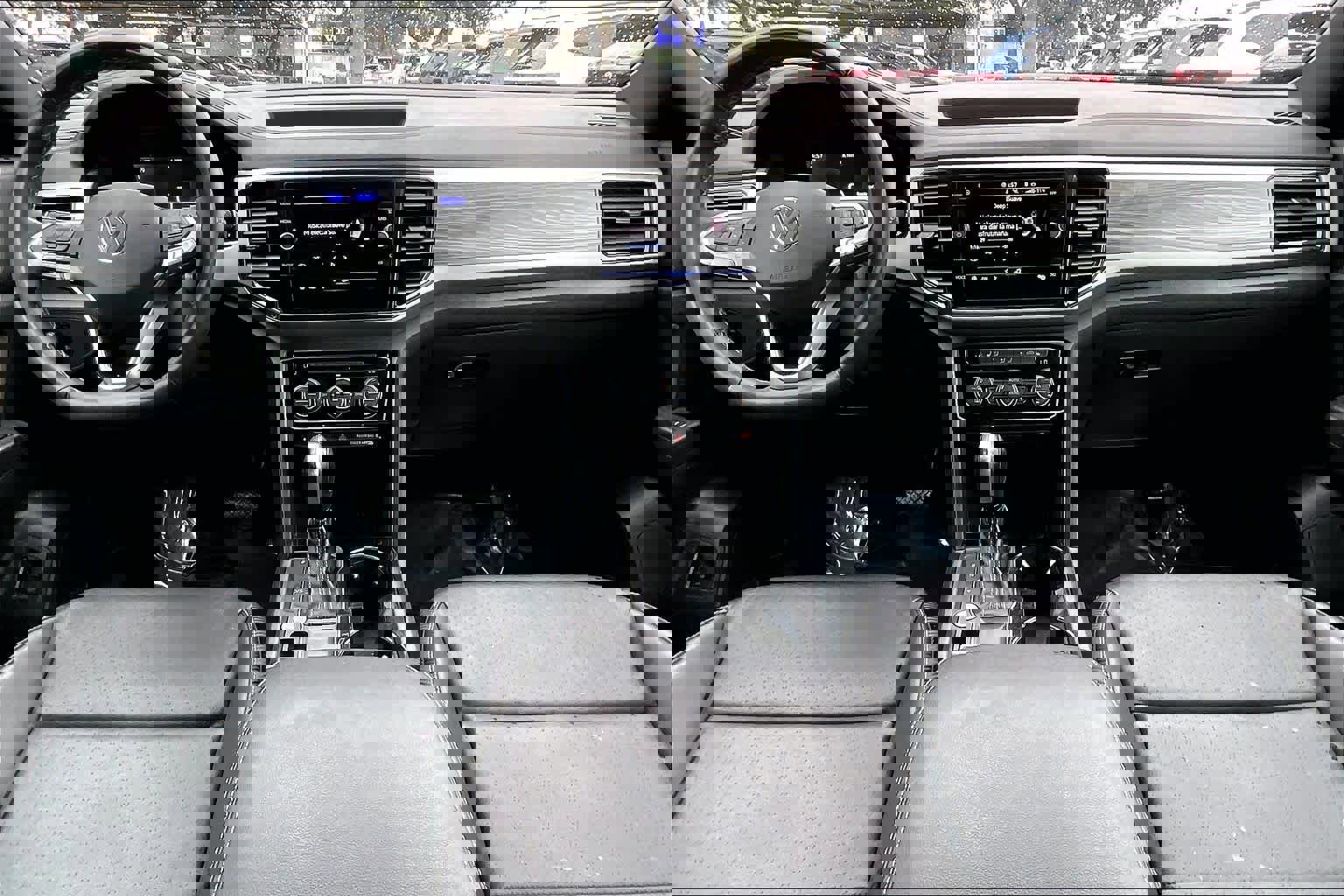 Certified 2022 Volkswagen Atlas Cross Sport SE w/ Black Wheel Package image 15