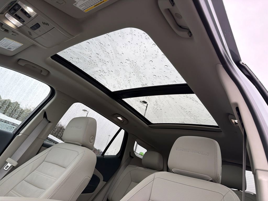 Used 2024 GMC Terrain Denali w/ Denali Premium Package image 33