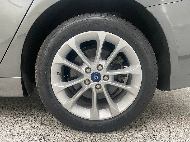 Used 2020 Ford Fusion SE image 27