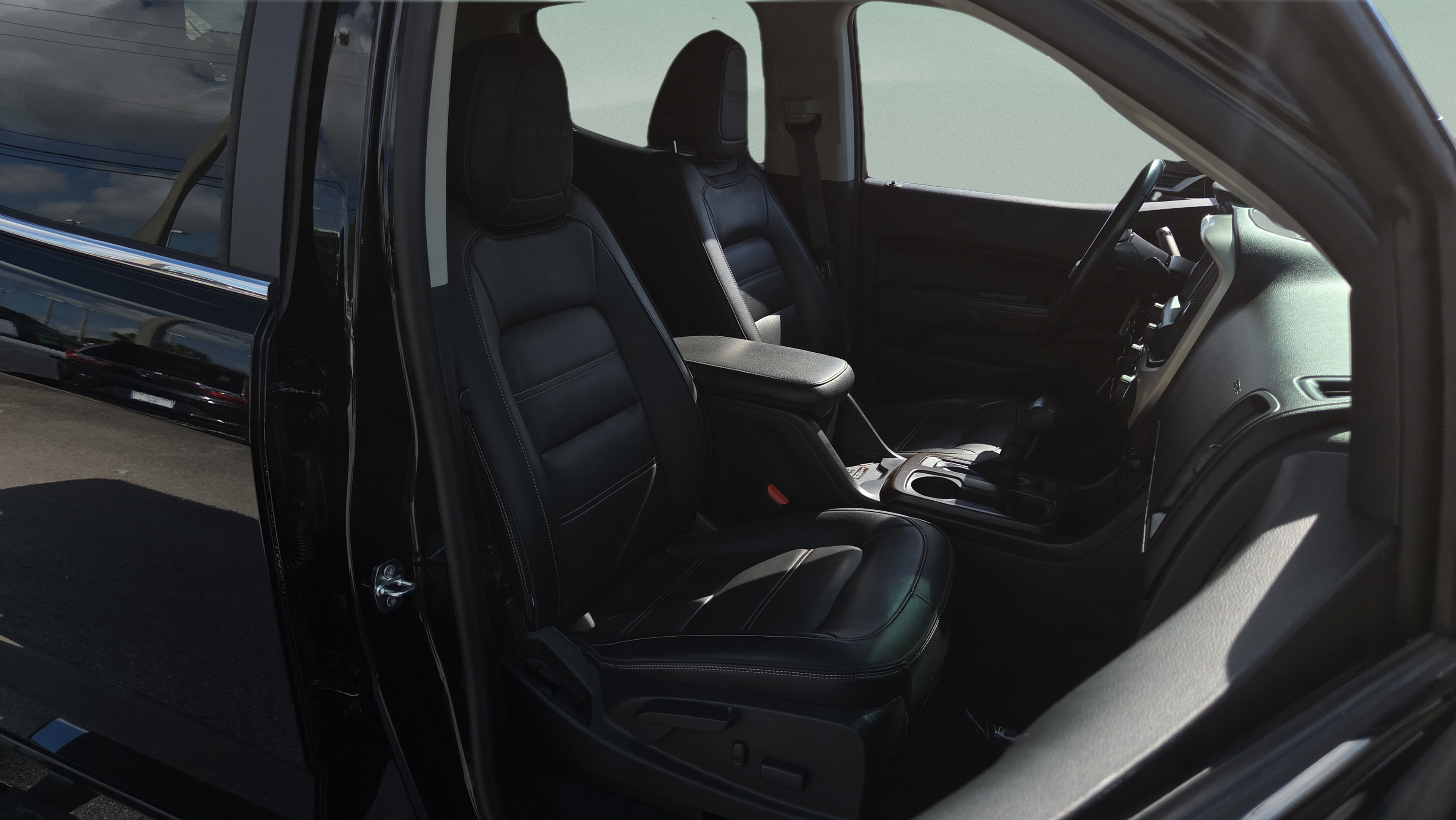 Used 2020 GMC Canyon Denali RWD image 17