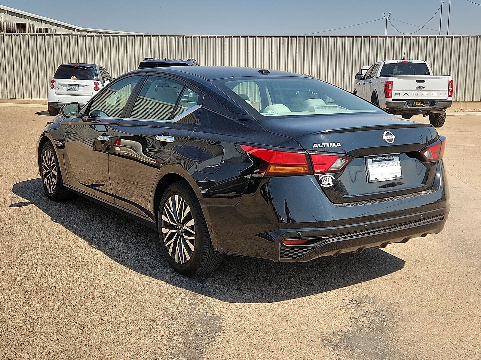 Used 2025 Nissan Altima 2.5 SV FWD image 3