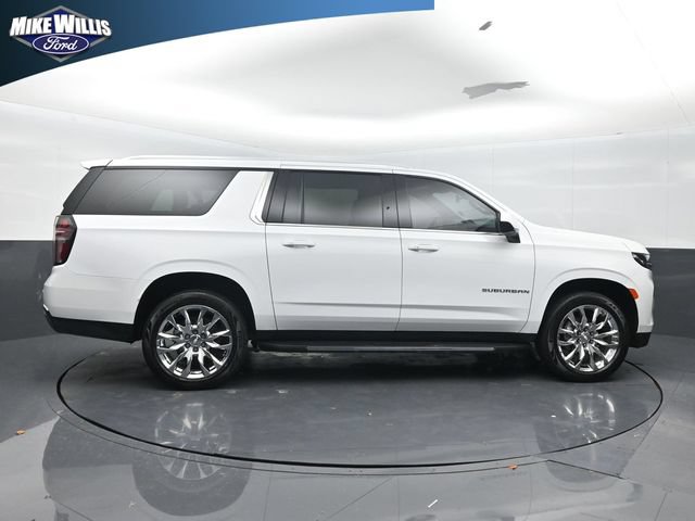 Used 2022 Chevrolet Suburban LT RWD image 8