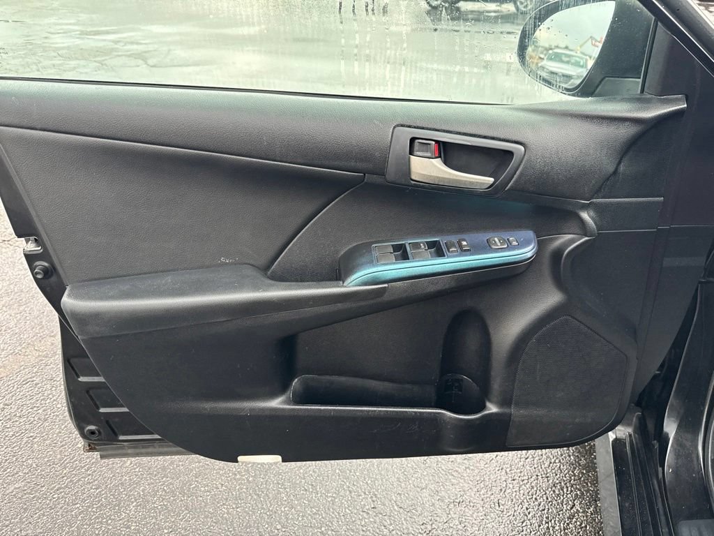Used 2014 Toyota Camry SE w/ Moonroof Package FWD image 29