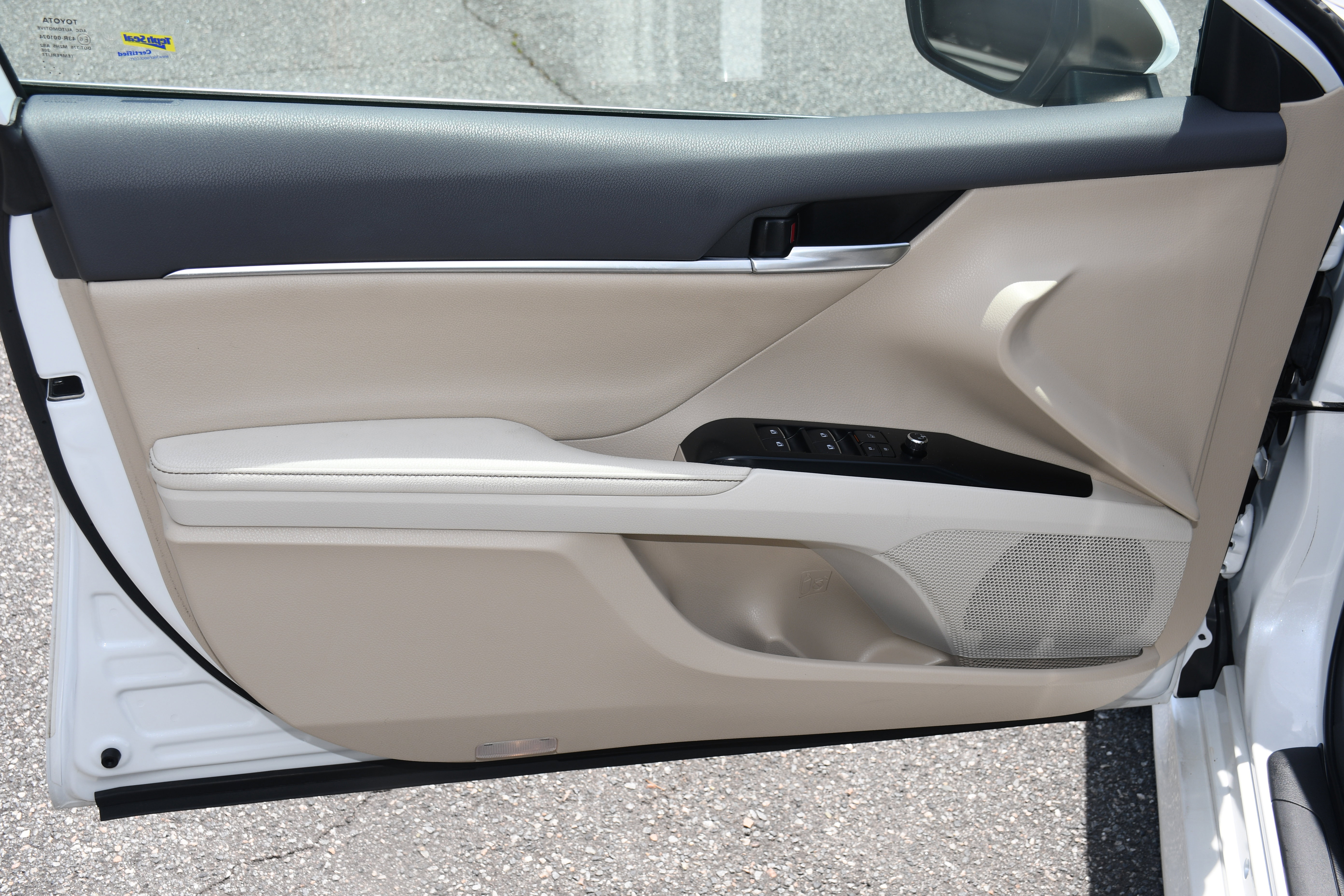 Used 2019 Toyota Camry XLE FWD image 9