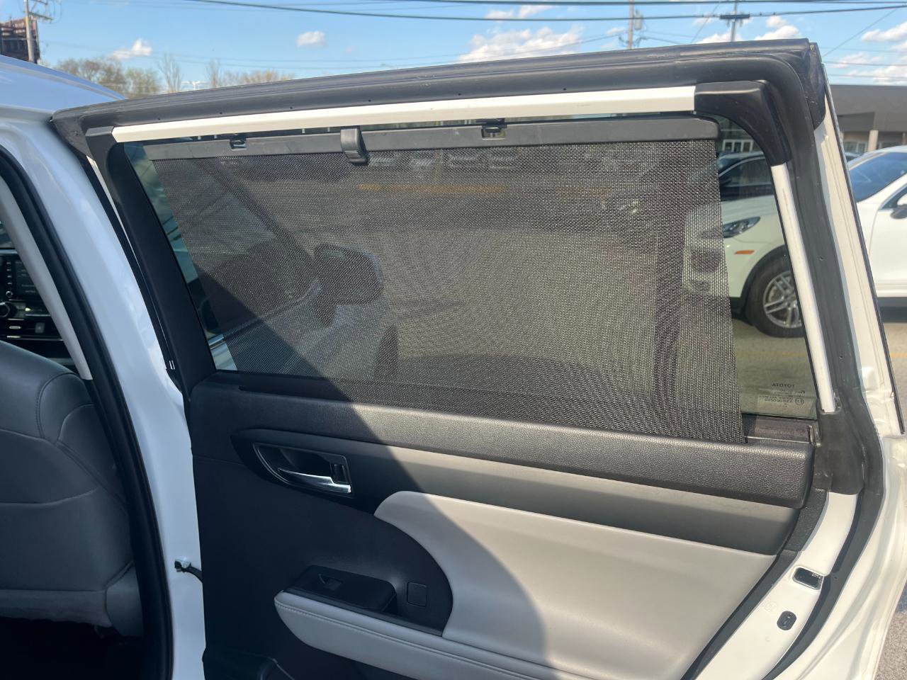 Used 2022 Toyota Highlander XLE AWD/4WD image 21