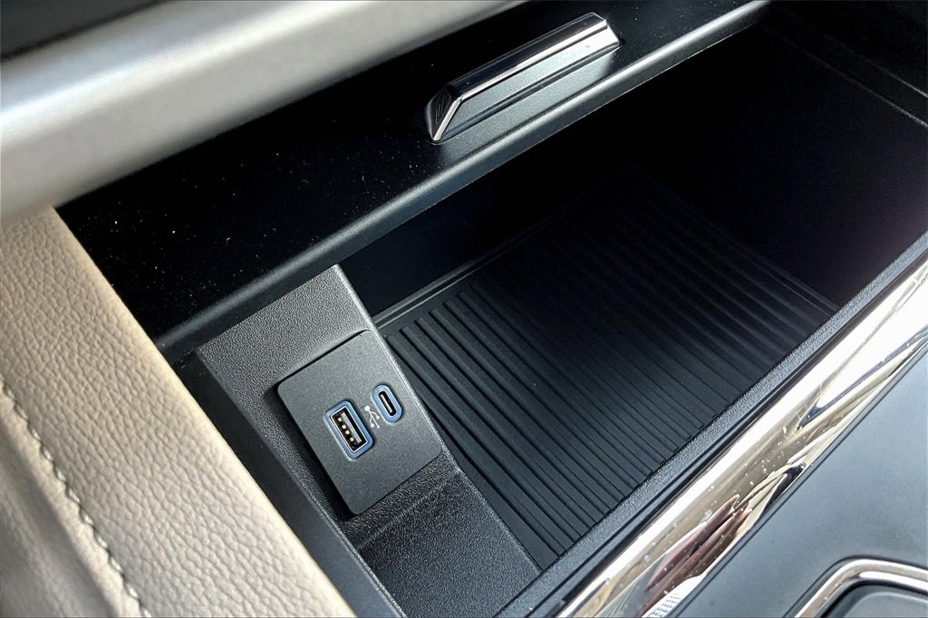 Used 2024 Ford Expedition XLT image 22