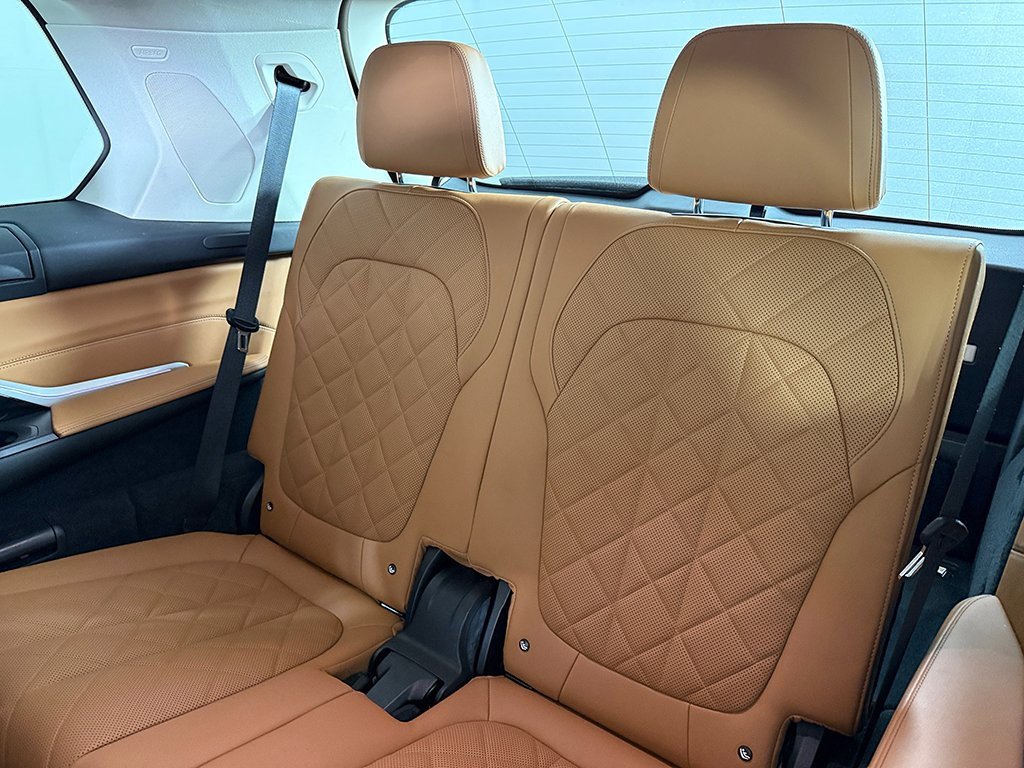 Used 2023 BMW X7 xDrive40i w/ Premium Package image 35