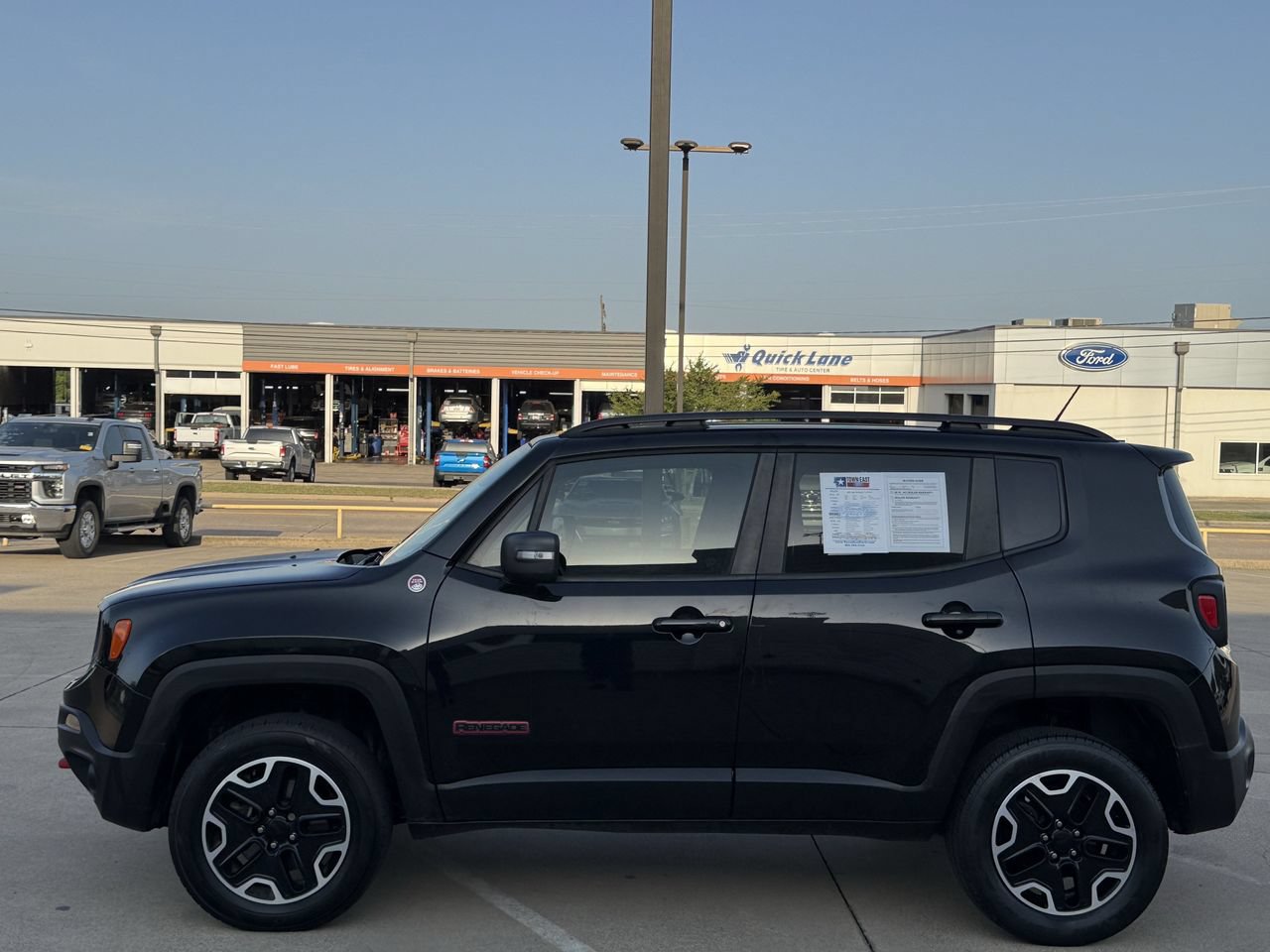 Used 2017 Jeep Renegade Trailhawk AWD/4WD image 3