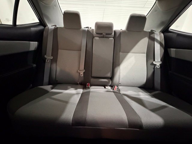 Used 2018 Toyota Corolla LE FWD image 15