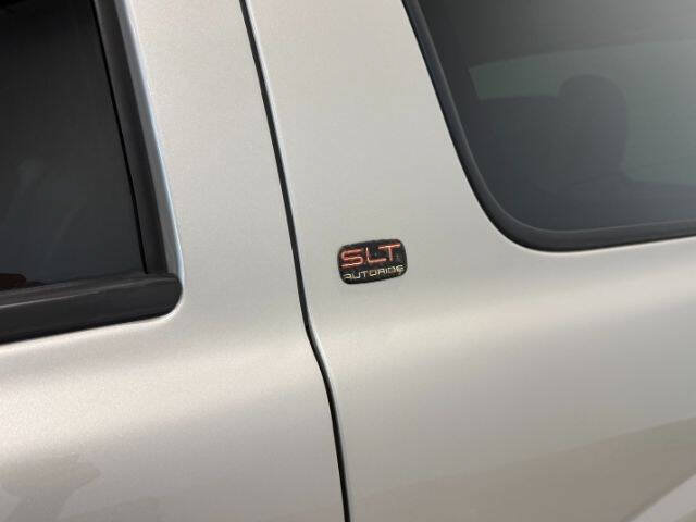 Used 2005 GMC Yukon XL 2500 SLT w/ SLT Preferred Equipment Group AWD/4WD image 14