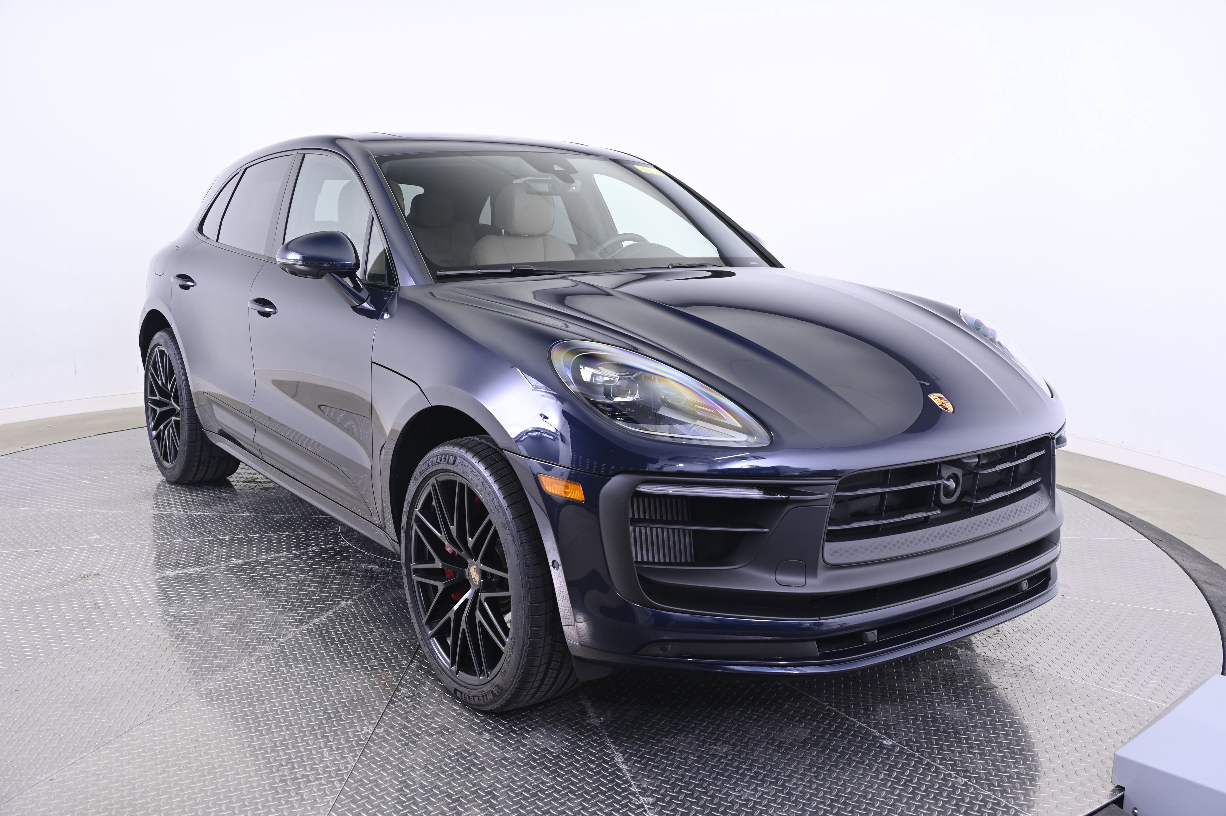 Certified 2022 Porsche Macan GTS image 9