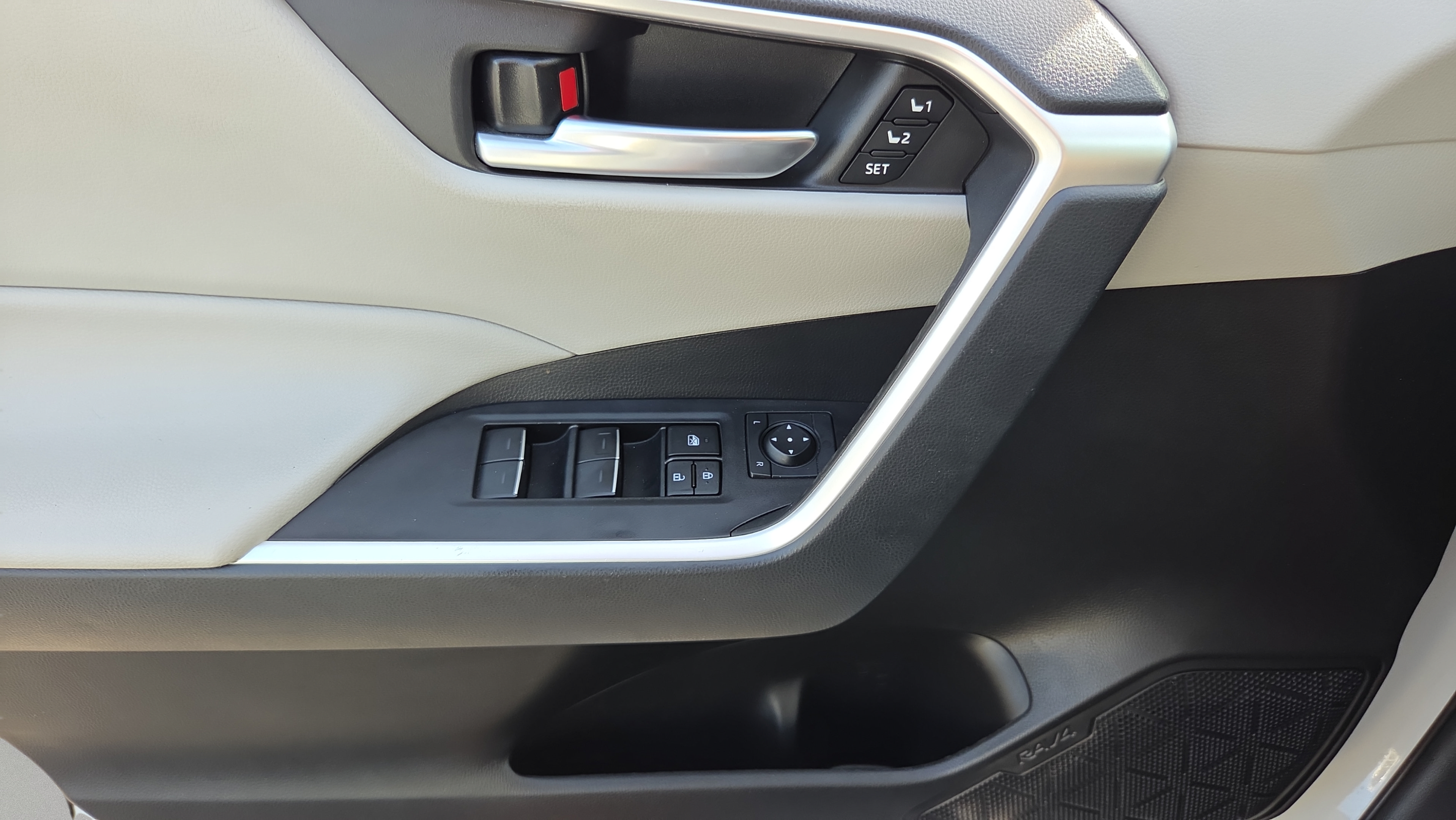 Used 2024 Toyota RAV4 XLE Premium w/ Weather Package FWD image 28